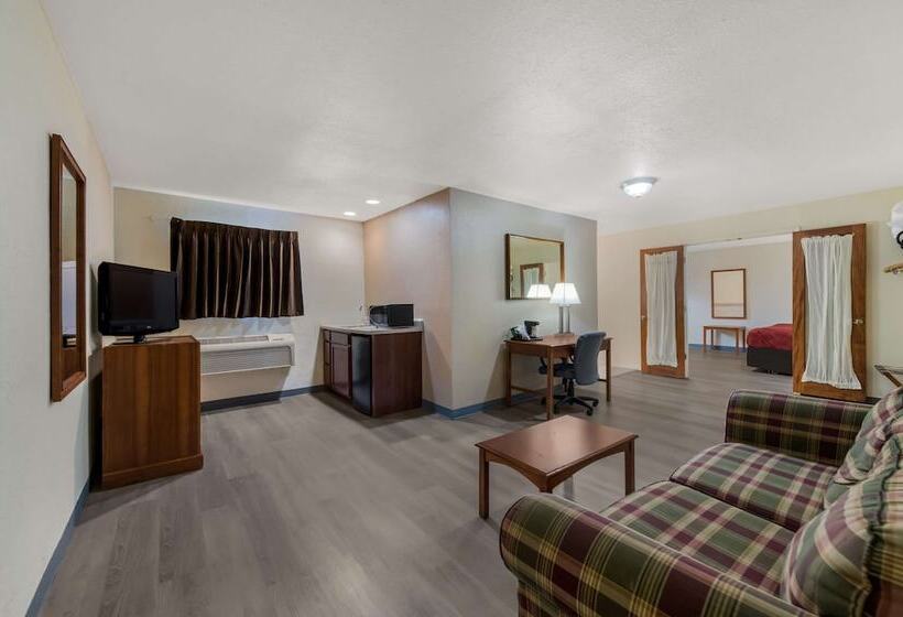 Отель Baymont By Wyndham Iron Mountain