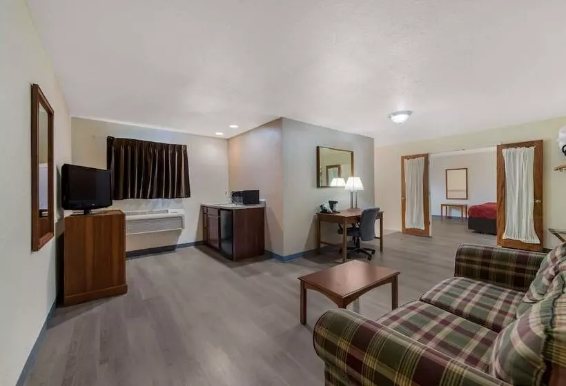 فندق Baymont By Wyndham Iron Mountain