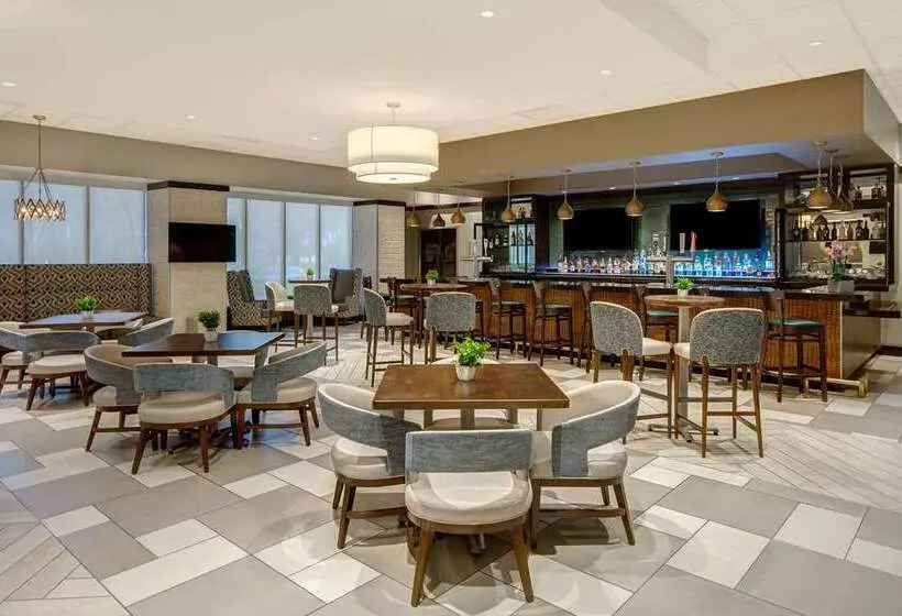 ホテル Embassy Suites By Hilton Jacksonville Baymeadows