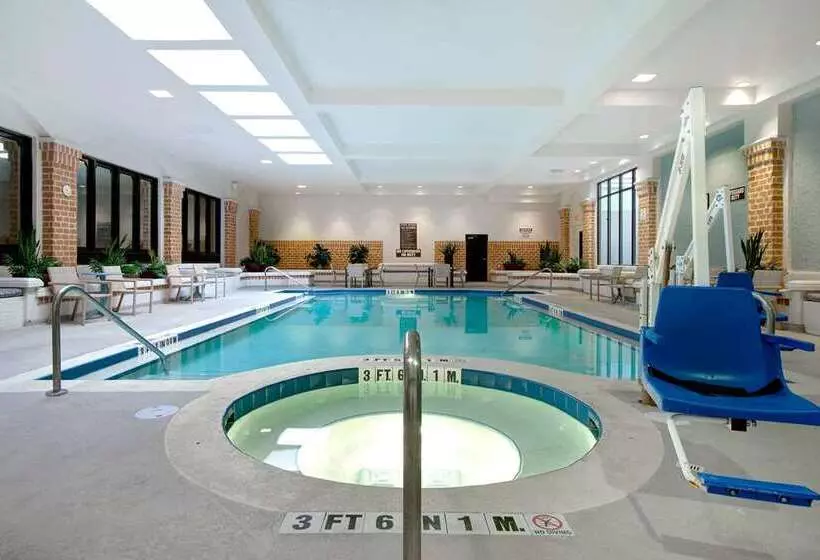 ホテル Embassy Suites By Hilton Jacksonville Baymeadows