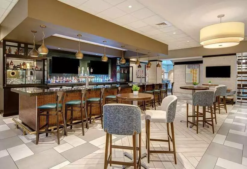 ホテル Embassy Suites By Hilton Jacksonville Baymeadows