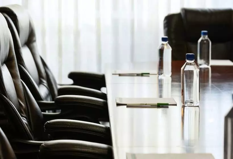 Отель Holiday Inn Oakland Airport, An Ihg