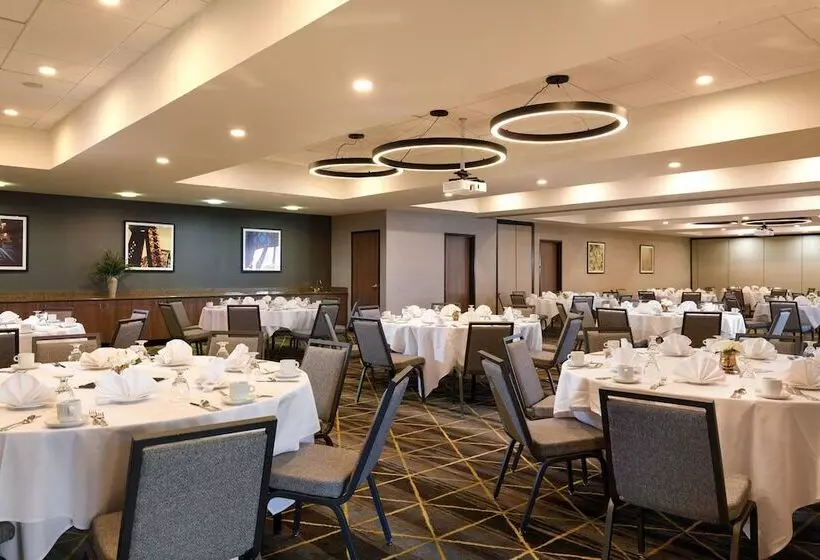 Отель Holiday Inn Oakland Airport, An Ihg