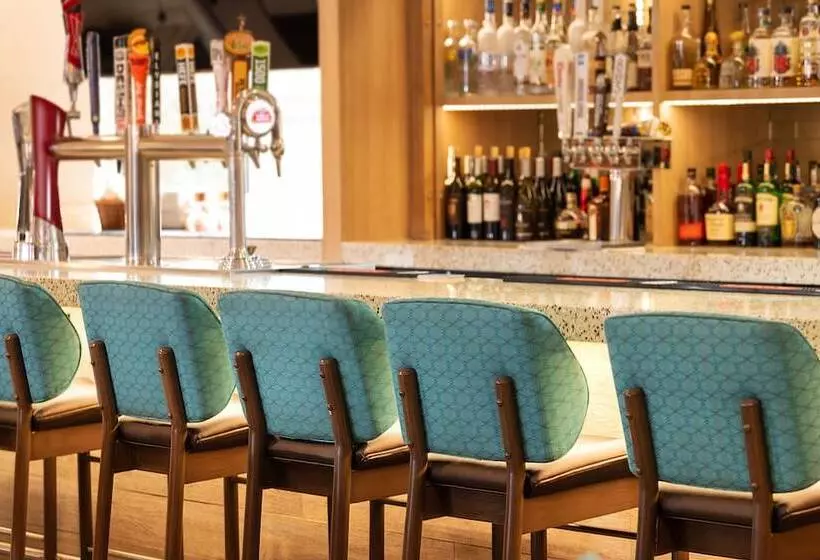 Отель Holiday Inn Oakland Airport, An Ihg