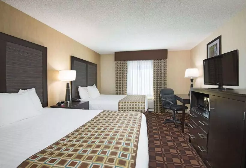 فندق La Quinta Inn By Wyndham Buffalo Airport