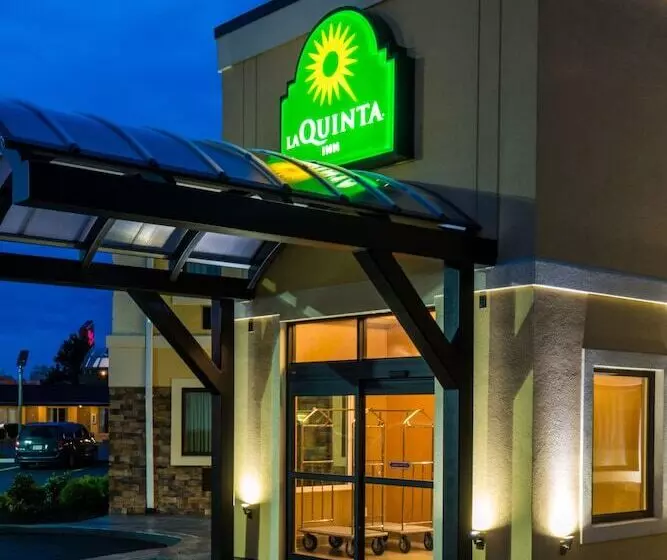 فندق La Quinta Inn By Wyndham Buffalo Airport