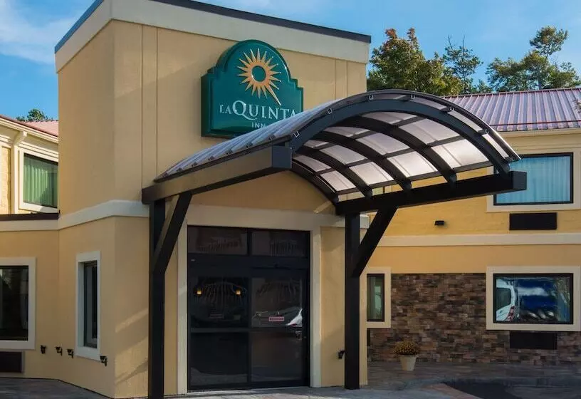 فندق La Quinta Inn By Wyndham Buffalo Airport