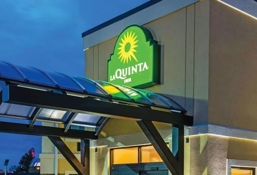 فندق La Quinta Inn By Wyndham Buffalo Airport