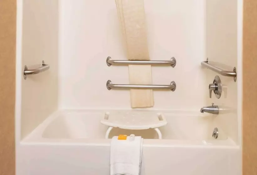 فندق La Quinta Inn By Wyndham Buffalo Airport