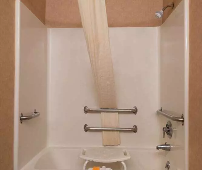 فندق La Quinta Inn By Wyndham Buffalo Airport