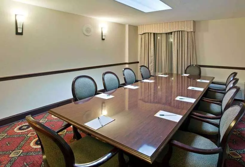فندق La Quinta Inn & Suites By Wyndham Downtown Conference Center