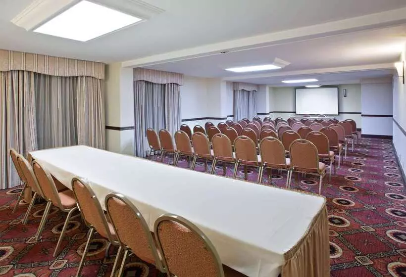 فندق La Quinta Inn & Suites By Wyndham Downtown Conference Center