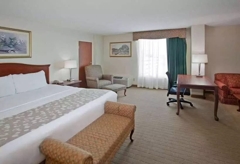 فندق La Quinta Inn & Suites By Wyndham Downtown Conference Center