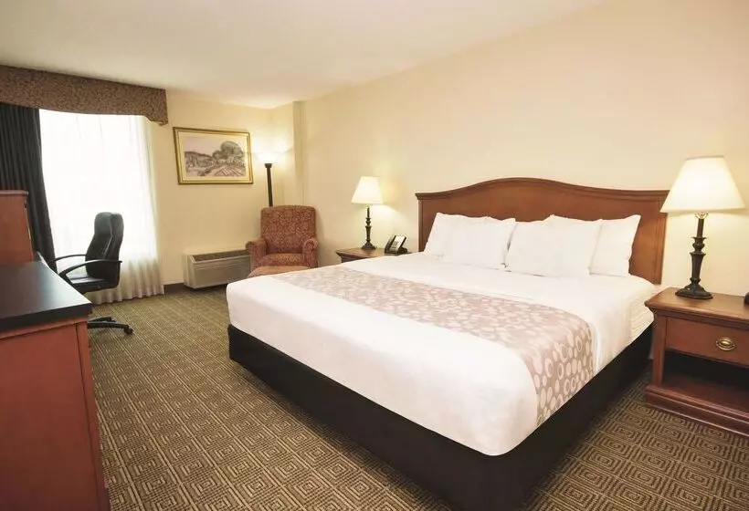 فندق La Quinta Inn & Suites By Wyndham Downtown Conference Center