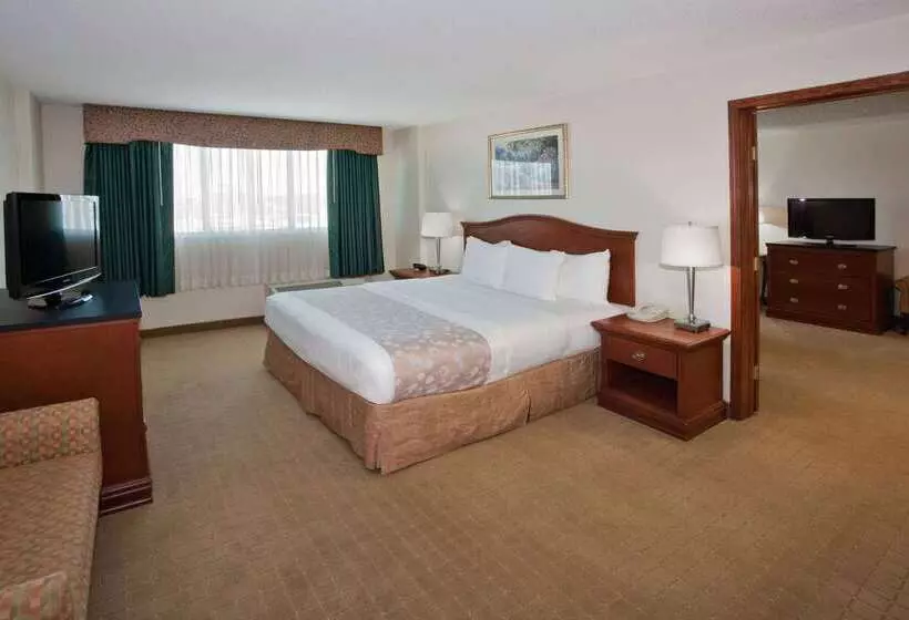 فندق La Quinta Inn & Suites By Wyndham Downtown Conference Center