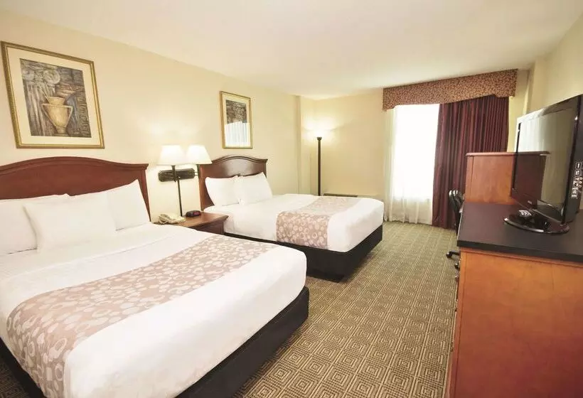 فندق La Quinta Inn & Suites By Wyndham Downtown Conference Center