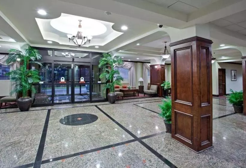 فندق La Quinta Inn & Suites By Wyndham Downtown Conference Center