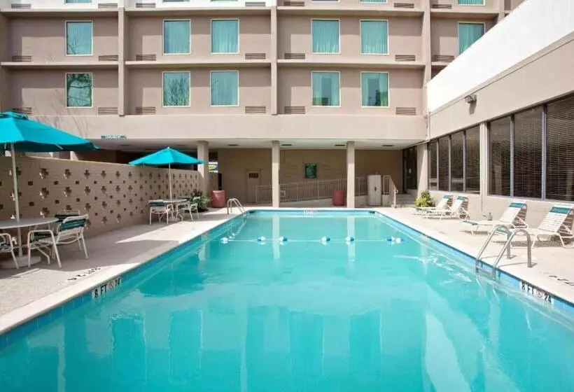 فندق La Quinta Inn & Suites By Wyndham Downtown Conference Center