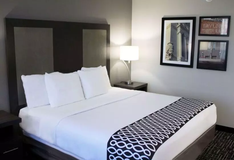 בית מלון כפרי La Quinta Inn & Suites By Wyndham Indianapolis Downtown