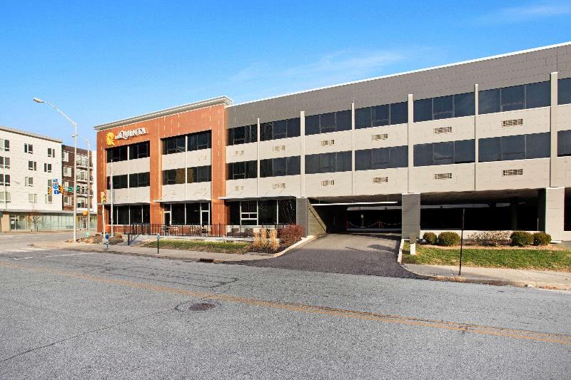 فندق La Quinta Inn & Suites By Wyndham Indianapolis Downtown