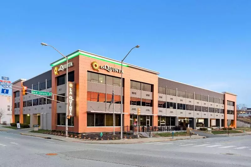בית מלון כפרי La Quinta Inn & Suites By Wyndham Indianapolis Downtown