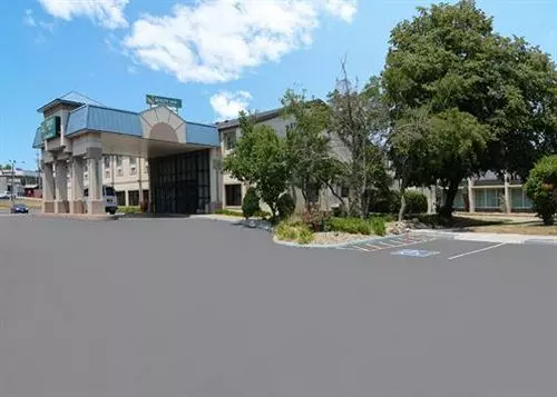 Отель Quality Inn & Conference Center