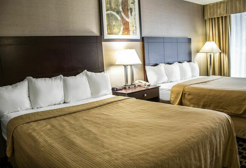 هتل Quality Inn & Conference Center