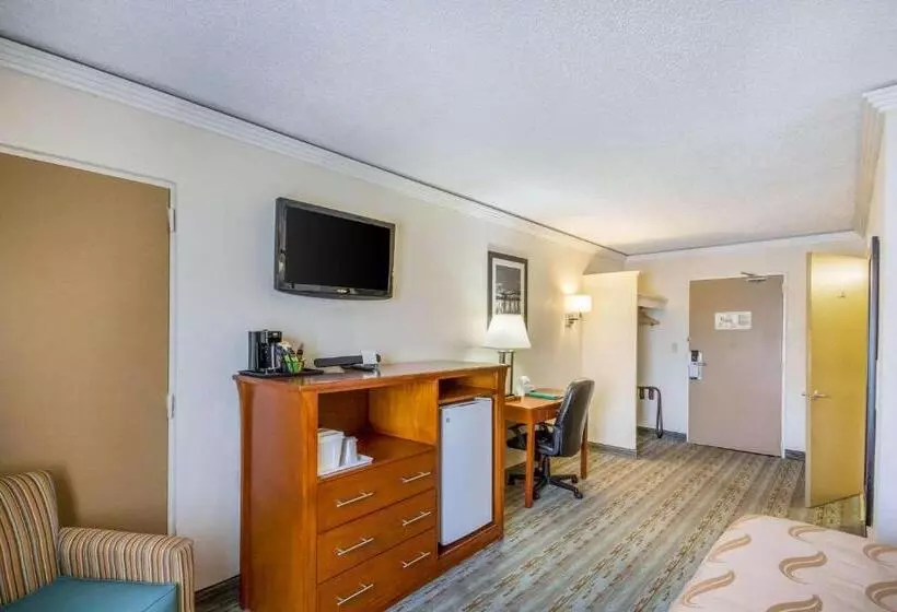 Отель Quality Inn & Suites Kansas City   Independence I 70 East