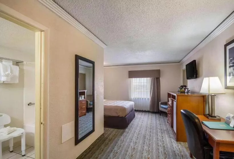Отель Quality Inn & Suites Kansas City   Independence I 70 East