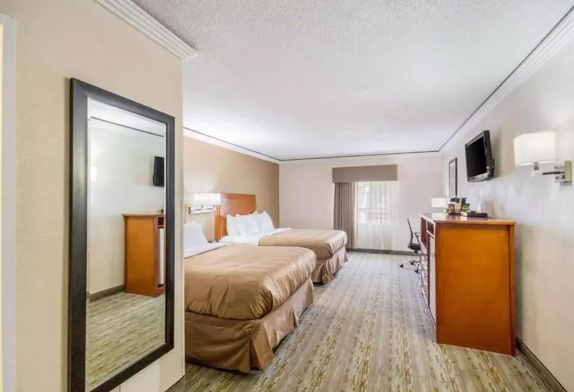 Отель Quality Inn & Suites Kansas City   Independence I 70 East