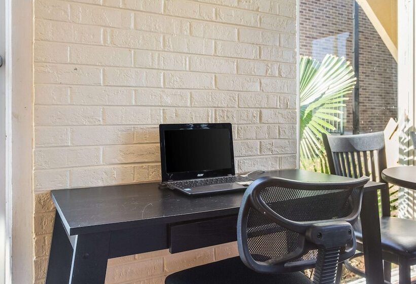 هتل Super 8 By Wyndham Macon Ga