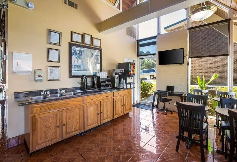 Hotel Super 8 By Wyndham Macon Ga