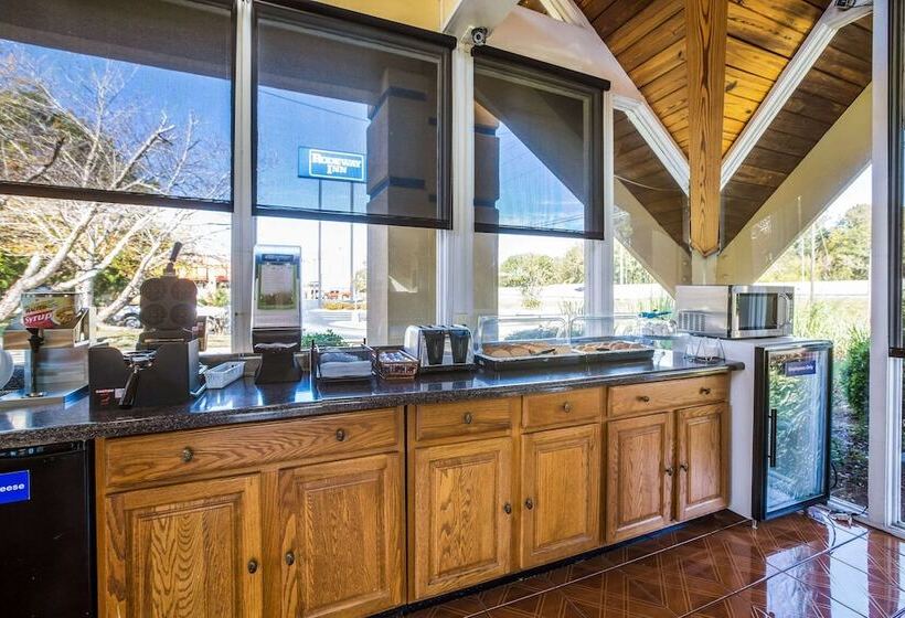 هتل Super 8 By Wyndham Macon Ga