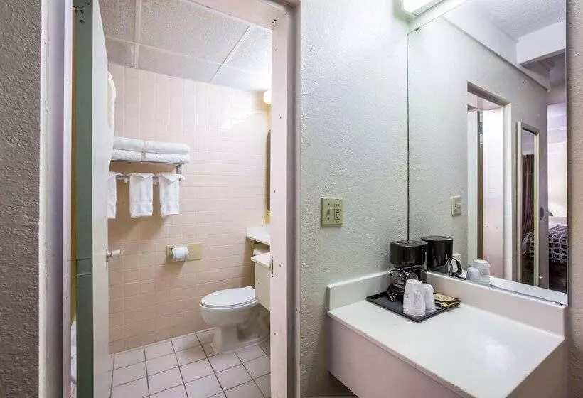 Hotel Super 8 By Wyndham Macon Ga