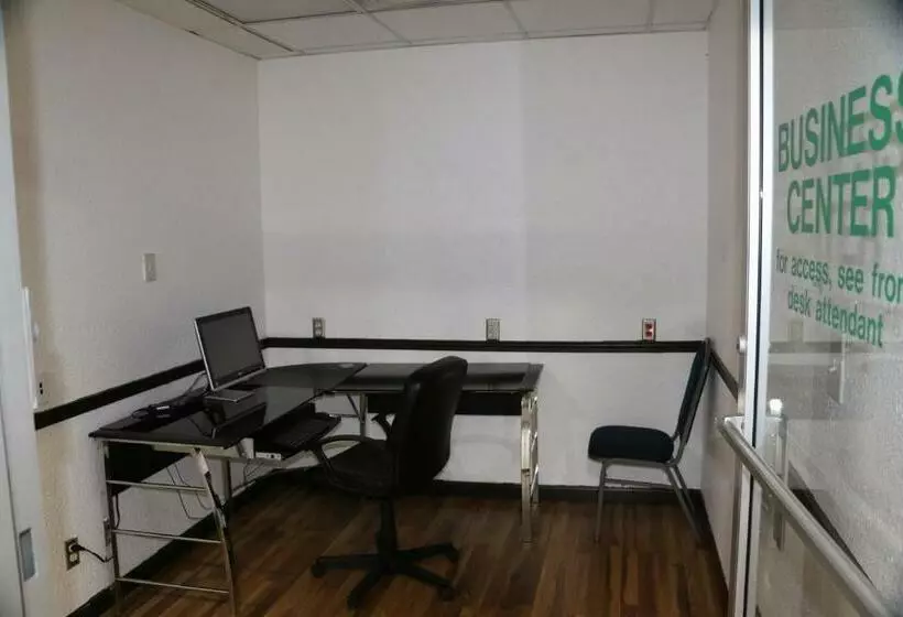 酒店 Sky  At Tulsa Airport