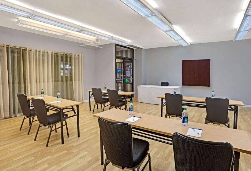 فندق Wyndham Garden Norfolk Downtown