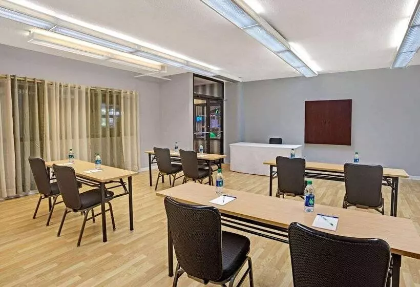 فندق Wyndham Garden Norfolk Downtown