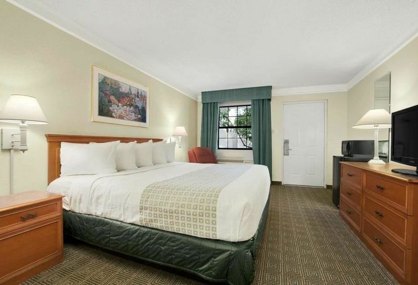 هتل Baymont By Wyndham Longview