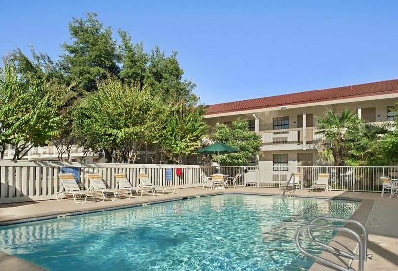 هتل Baymont By Wyndham Longview