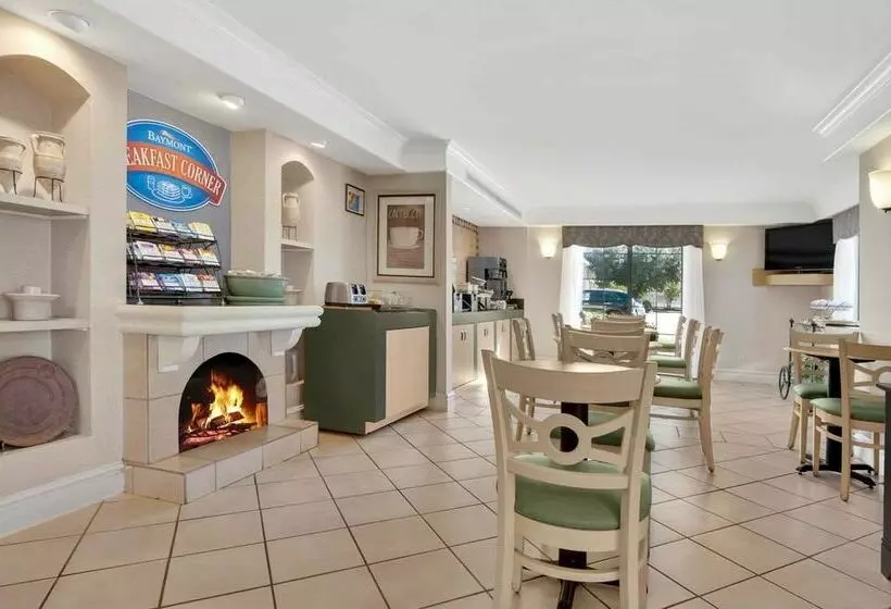 בית מלון כפרי Baymont By Wyndham Longview