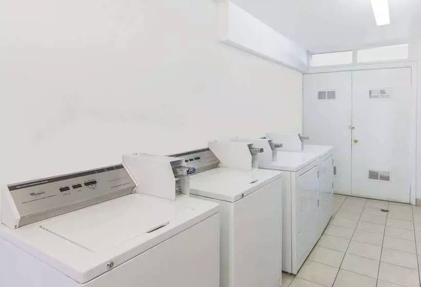 فندق Days Inn By Wyndham Camarillo  Ventura