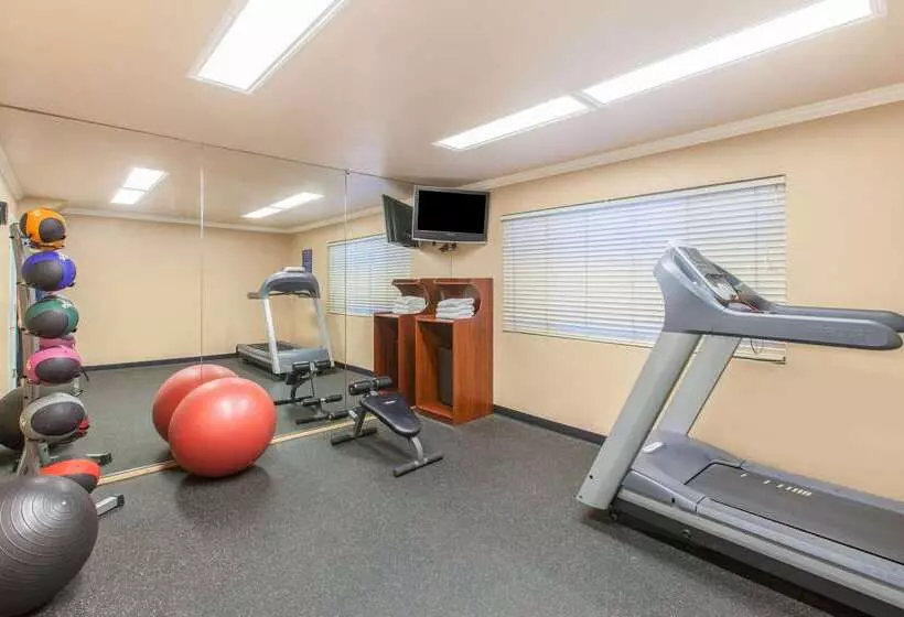 فندق Days Inn By Wyndham Camarillo  Ventura