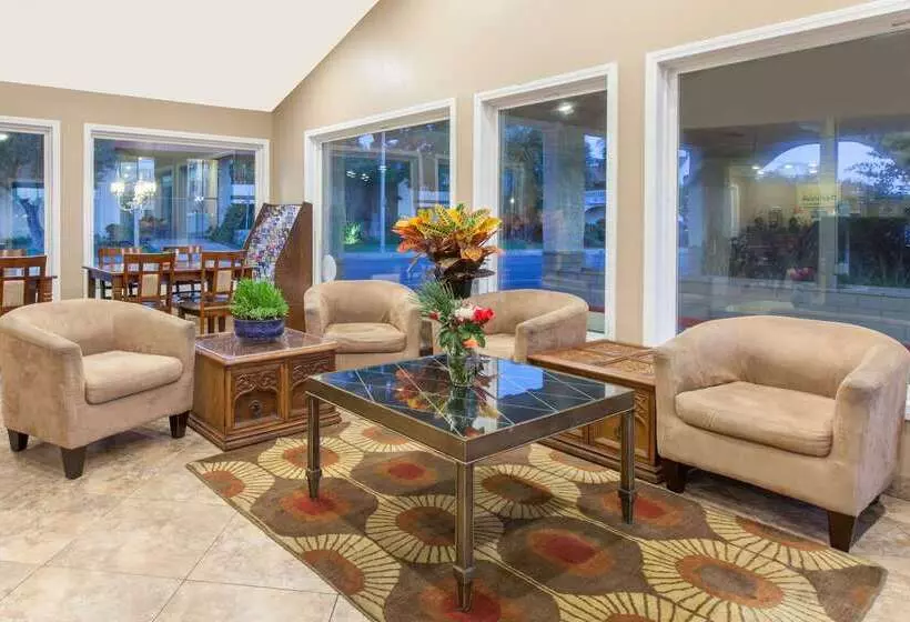 فندق Days Inn By Wyndham Camarillo  Ventura