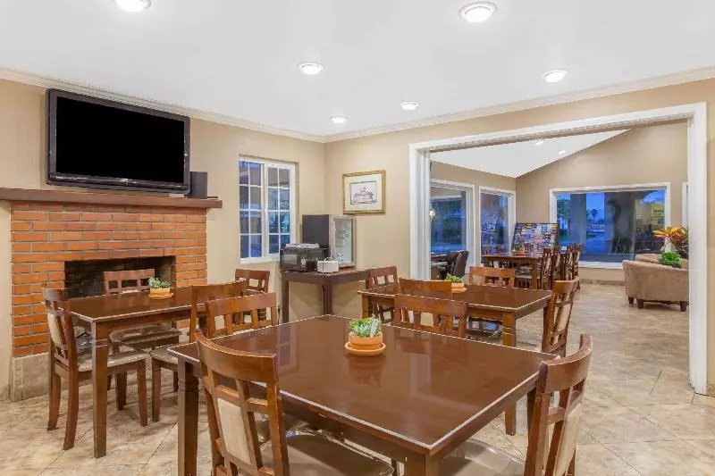 فندق Days Inn By Wyndham Camarillo  Ventura