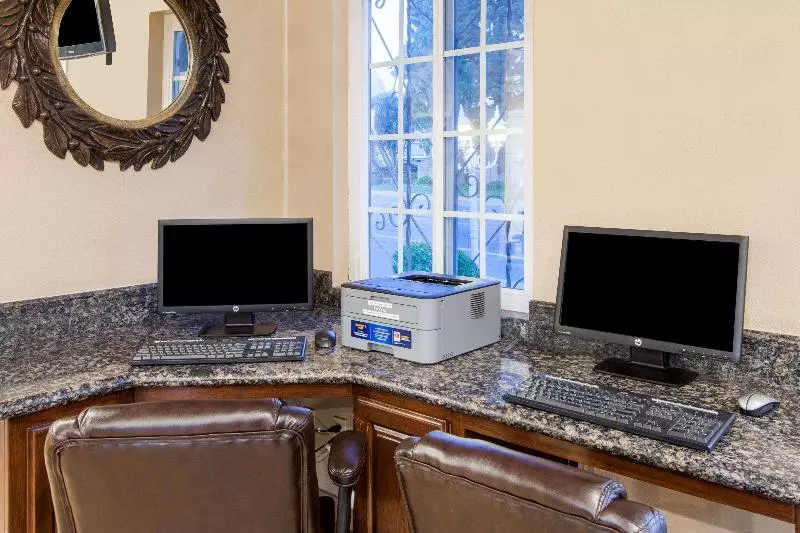 فندق Days Inn By Wyndham Camarillo  Ventura