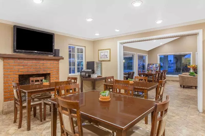 فندق Days Inn By Wyndham Camarillo  Ventura