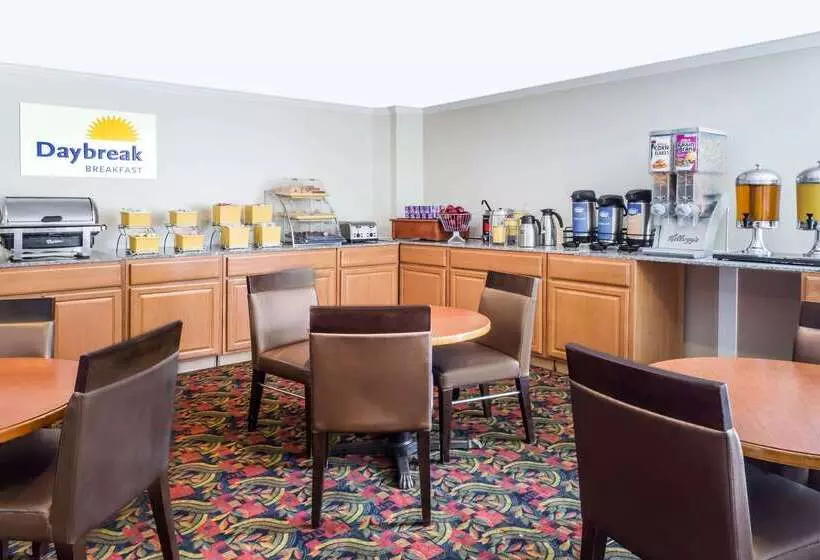 Отель Days Inn By Wyndham Williamsburg Historic Area