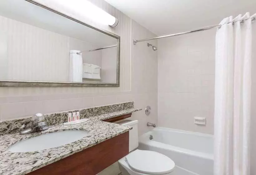 Отель Days Inn By Wyndham Williamsburg Historic Area