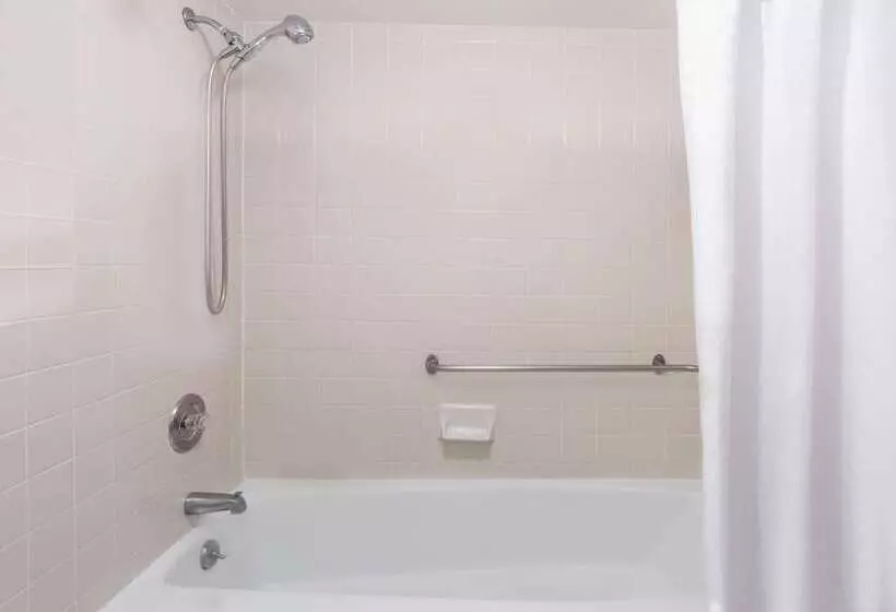 Отель Days Inn By Wyndham Williamsburg Historic Area