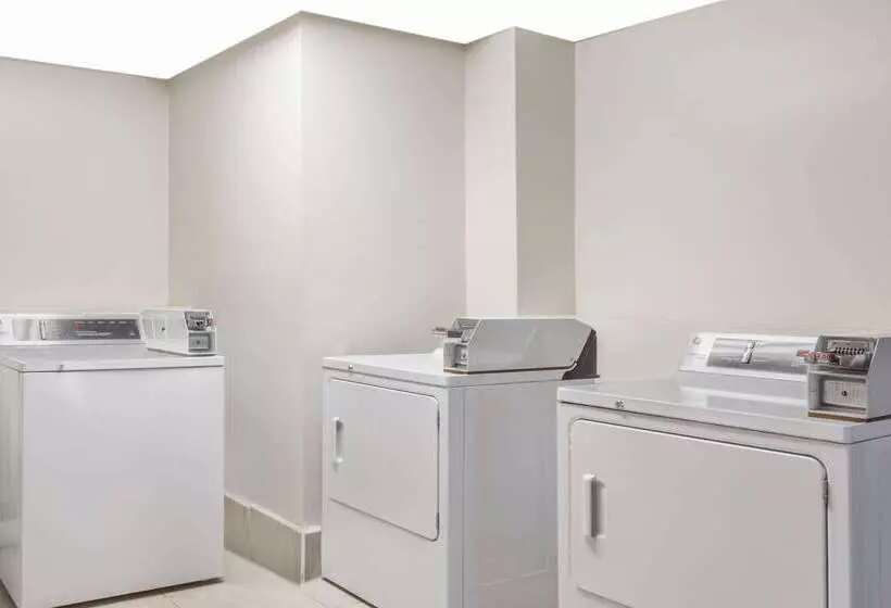 Отель Days Inn By Wyndham Williamsburg Historic Area